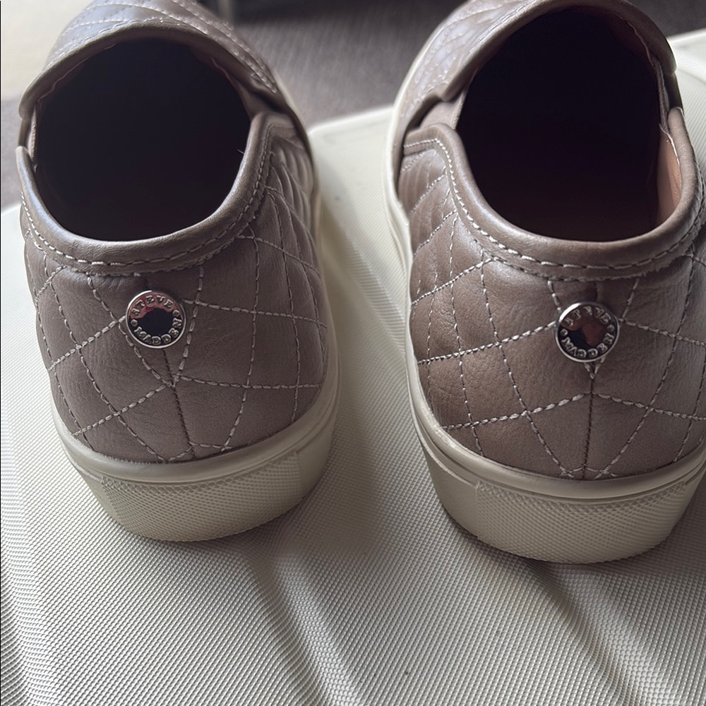 Steve Madden Women’s Quilted Slip-On Shoes - Beige Taupe SZ: 8.5. EUC - Picture 6 of 8